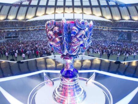 Zeka：当前版本跟我比较契合，能熟练使用任何英雄的能力很重要