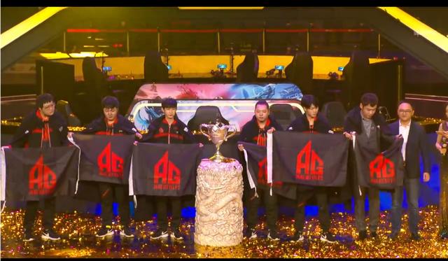LPL 的当前15点经济差数据： Invictus Gaming 的三项C在榜单上！ knight 的数据为负！